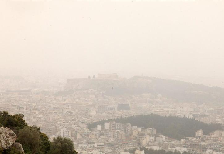 Πώς απαντάει το ΥΠΕΝ στην παραπομπή της Ευρωπαϊκής Επιτροπής για τον «κακό» αέρα στην Αθήνα