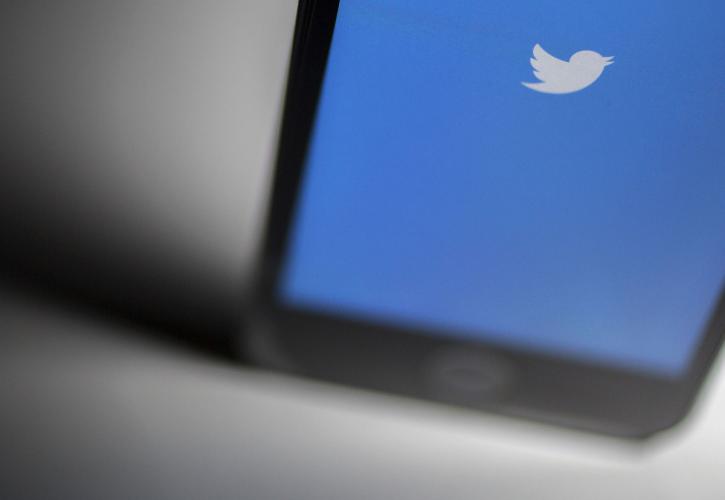 Το Twitter «μπλοκάρει» τη σβάστικα