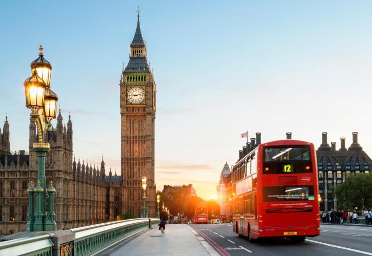 Αγγλία: Θα επιτρέπεται το πάρκινγκ... εξ αποστάσεως