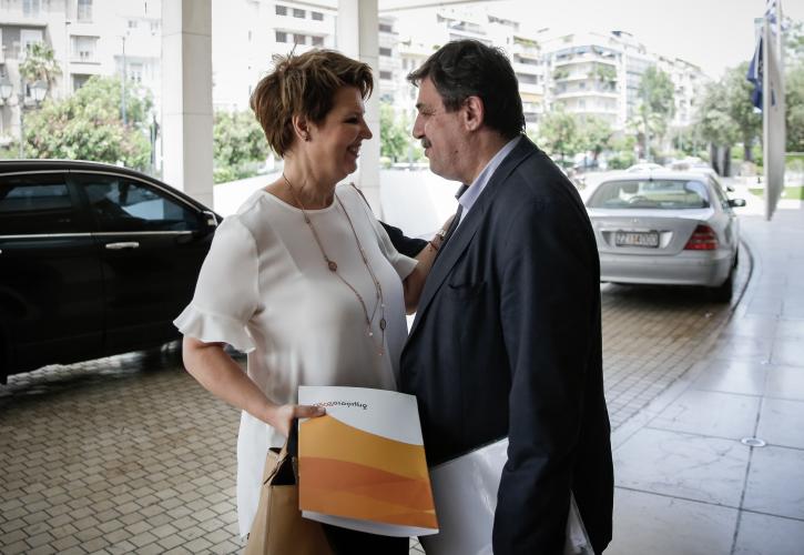 Θεσμοί: Να μπουν οι γενικοί γραμματείς στα υπουργεία