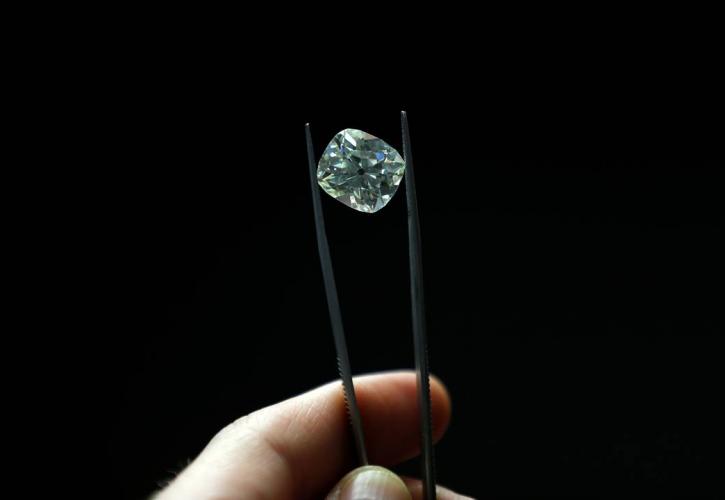 ΗΠΑ: Σε δημοπρασία το πιο πολύτιμο μπλε διαμάντι στον κόσμο - Η τιμή του ξεπερνά τα 48 εκατ. δολάρια