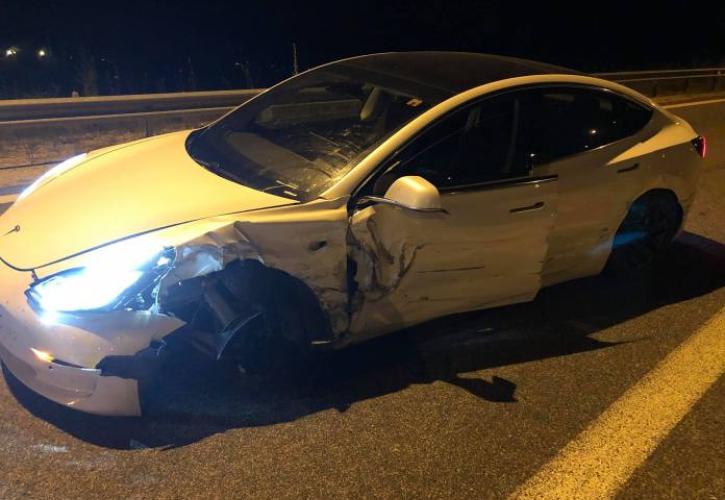 To πρώτο ατύχημα με Tesla στην Ελλάδα (pics)