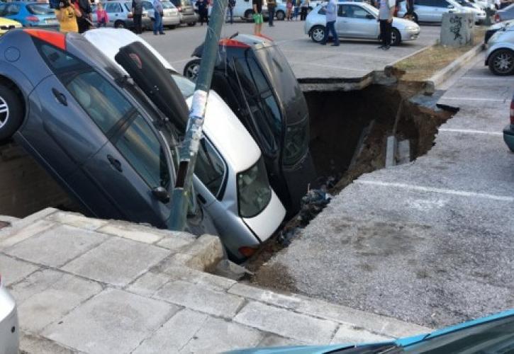 Καλλιθέα: «Βούλιαξε» το πάρκινγκ στον ΗΣΑΠ Ταύρου (pics)