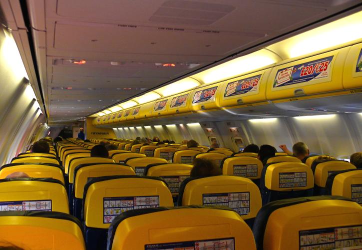 Πώς θα γλιτώσετε τα 55 ευρώ που χρεώνει η Ryanair