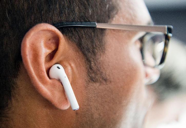 Αδιάβροχα high-end AirPods σχεδιάζει η Apple για το 2019