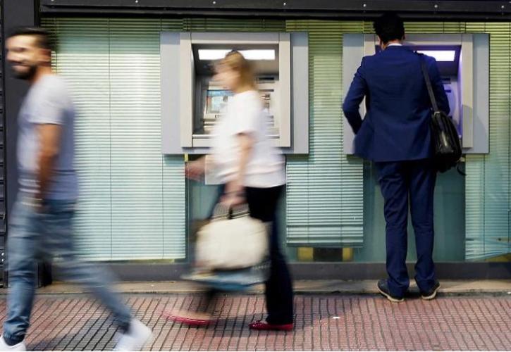 Άρση των capital controls το 2019 «βλέπουν» οι τραπεζίτες