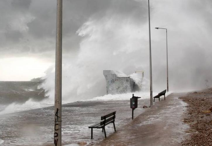 Δεν εκτελούνται τα δρομολόγια των πλοίων από Πειραιά για Κυκλάδες, Δωδεκάνησα - Απαγορευτικό απόπλου από Ραφήνα, Λαύριο
