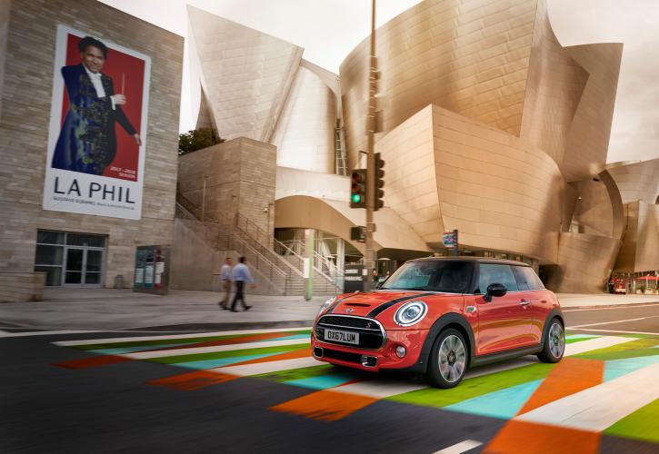 Διαθέσιμο με τιμή από 19.740 ευρώ το ανανεωμένο MINI (pics)