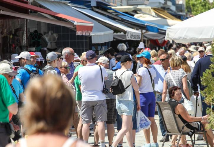 Οδηγός ΑΑΔΕ για τους ταξιδιώτες – Τι ισχύει με ατέλειες και ΦΠΑ