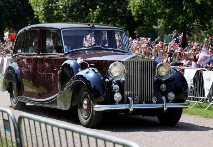 Στο «σφυρί» τον Σεπτέμβριο τα αυτοκίνητα της βασίλισσας Ελισάβετ (pics)