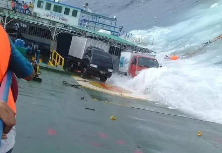 Ινδονησία: Είκοσι έξι αγνοούμενοι μετά το ναυάγιο πορθμείου στο στενό Μακασάρ