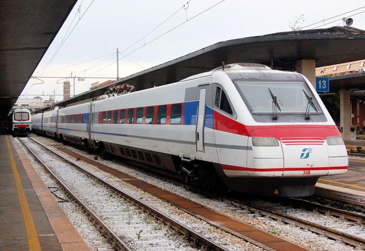 Στα εγκαίνια της ΔΕΘ παρουσιάζεται το «ασημένιο βέλος» (pics)