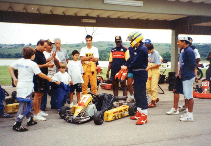 Στο «σφυρί» το συλλεκτικό καρτ του Άιρτον Σένα από τον οίκο RM Sotheby’s