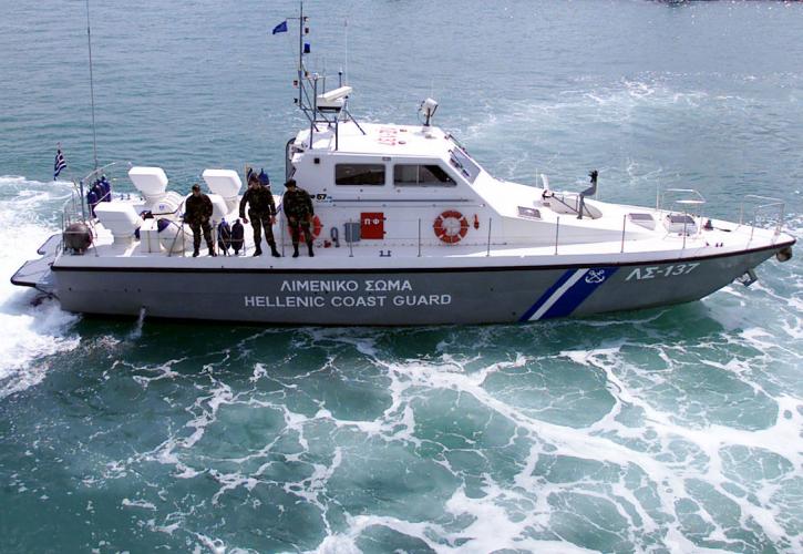 Λιμενικό: Υπεράριθμοι και χωρίς σωσίβια οι επιβαίνοντες στη λέμβο που βυθίστηκε ΝΑ της Χίου