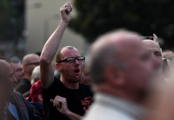 Γερμανία: Αστυνομική επιχείρηση στη Σαξονία - Aπειλές για τη ζωή του πρωθυπουργού από αντιεμβολιαστές