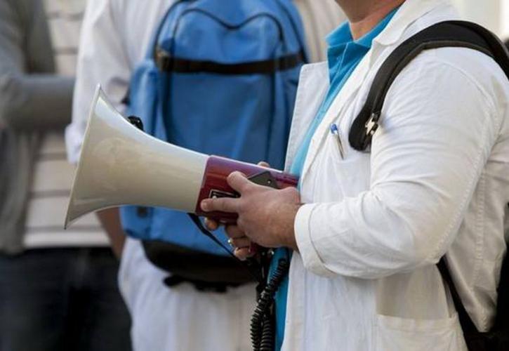 Μυτιλήνη: Κινητοποιήσεις κατά της αναστολής εργασίας για τους ανεμβολίαστους υγειονομικούς
