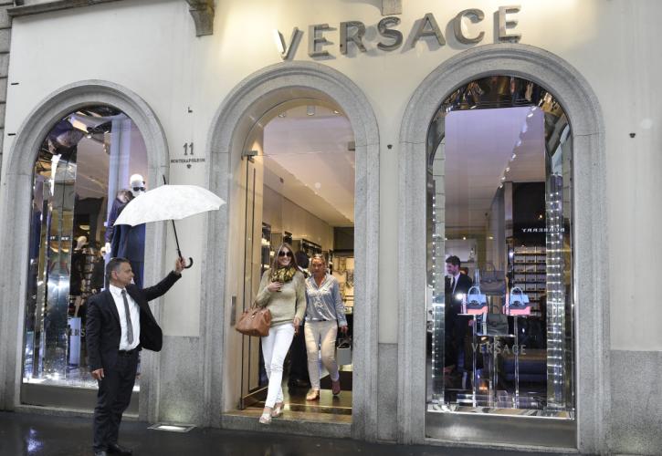 Corriere della Sera: Θέμα ωρών η πώληση του Versace