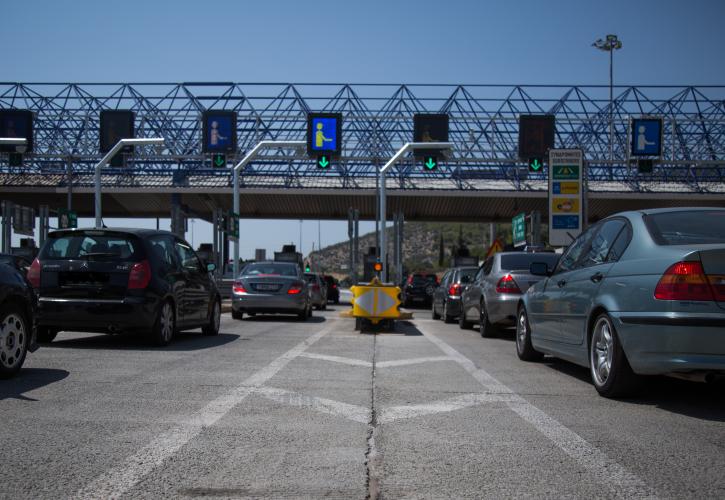 Αυξημένη η κίνηση στο εθνικό οδικό δίκτυο - Ανάσχεση στα διόδια Ελευσίνας