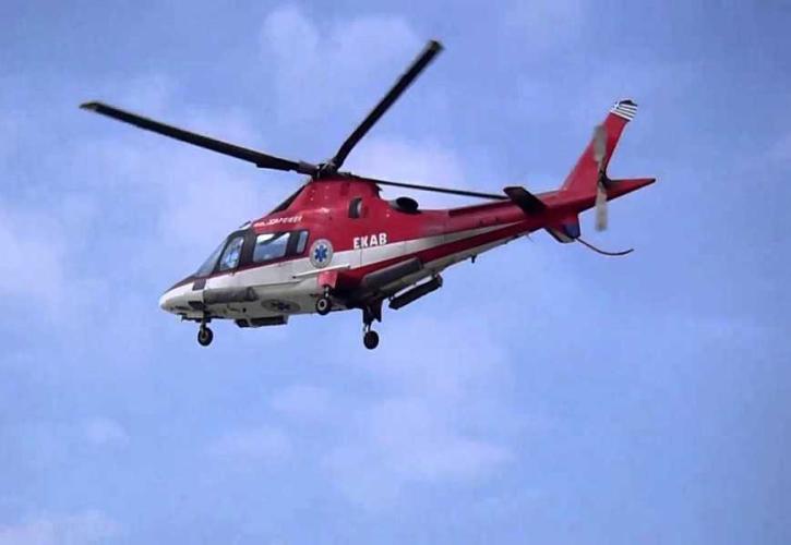 Αεροδιακομιδή τραυματία με Super Puma από φορτηγό πλοίο ανοιχτά της Χίου