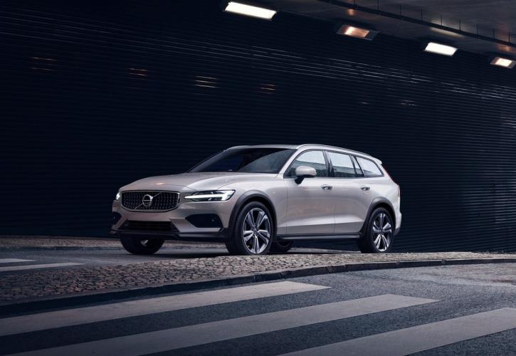 Ακόμη πιο περιπετειώδες το Volvo V60 Cross Country! (pics)