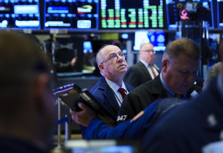 Πανικός στη Wall Street: Βουτιά 830 μονάδων για τον Dow Jones