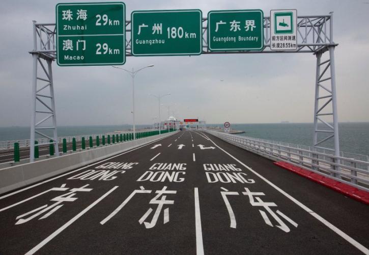 Eγκαίνια για την υπερθαλάσσια γέφυρα των 55 χιλιομέτρων (pics)