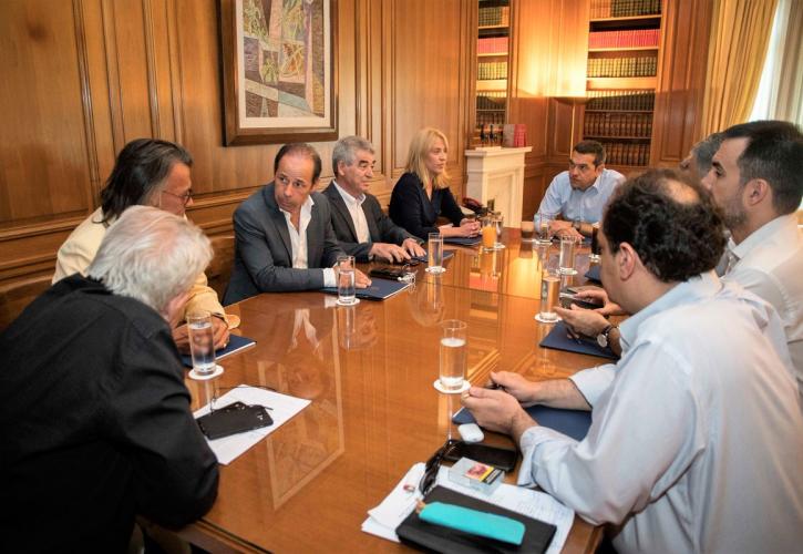 Το Μαξίμου ψάχνει ανάχωμα για τις τράπεζες
