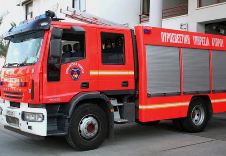 Ταύρος: Πυρκαγιά σε συνεργείο αυτοκινήτων