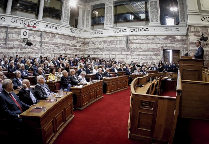Πρέσινγκ Μαξίμου στην αντιπολίτευση για το Σύνταγμα