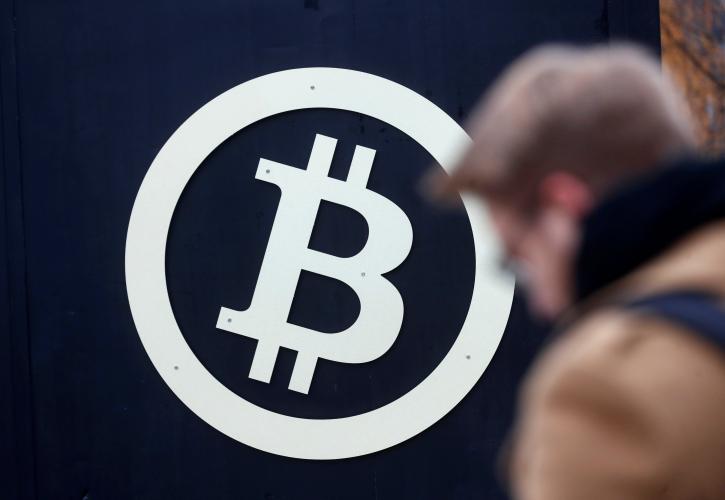 Κάτω από τα 7.000 δολάρια έπεσε το bitcoin