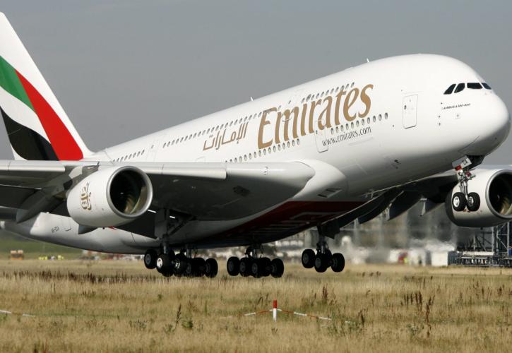 To A380 της Emirates στο αεροδρόμιο της Αθήνας (vid)