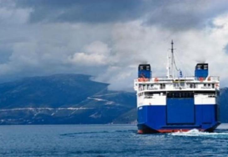 Αίγινα: Πρόσκρουση πλοίου με 591 επιβάτες στην προβλήτα του λιμένα
