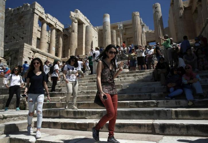 Iστορικό ρεκόρ: 33 εκατομμύρια τουρίστες στην Ελλάδα το 2018
