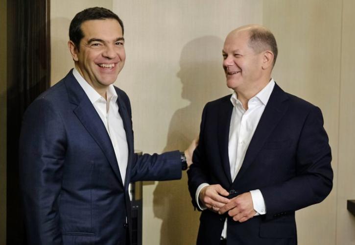 Το νεύμα Σολτς και η βεβαιότητα της Αθήνας για τις συντάξεις