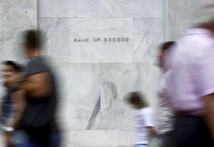 Έξοδος από την κρίση είναι η ανάκτηση του πολιτικού χώρου Έξοδος από την κρίση είναι η ανάκτηση του πολιτικού χώρου