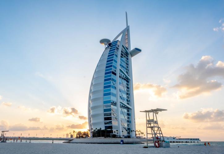 Burj Al Arab: 1.500 ευρώ για μια νύχτα στο θρυλικό επτάστερο ξενοδοχείο του Ντουμπάι (pics)