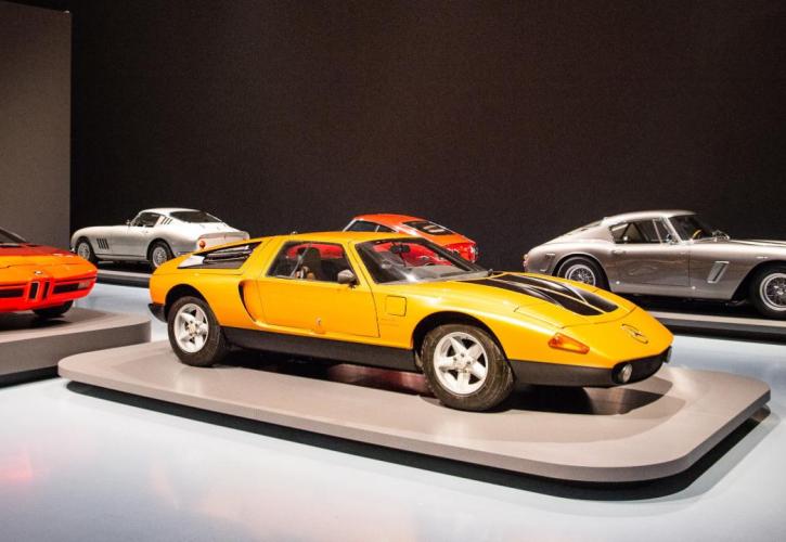 Γκαλερί ομορφιάς με εμβληματικά σπορ αυτοκίνητα