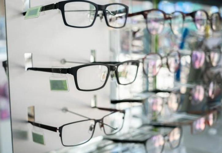 ΙΣΑ: Μηνυτήρια αναφορά για εξετάσεις από οπτικούς που πρέπει να γίνονται από οφθαλμιάτρους