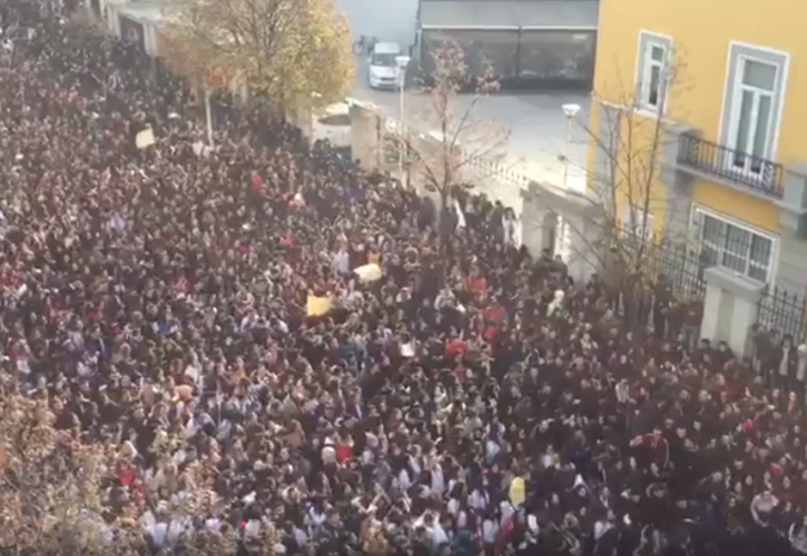 Συγκρούσεις σε διαδήλωση στα Τίρανα κατά του τουριστικού σχεδίου της οικογένειας Τραμπ