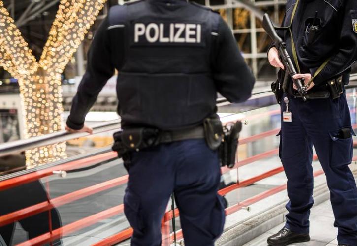 Ενισχυμένα μέτρα ασφαλείας σε εορταστικές εκδηλώσεις για το Χάνουκα σε όλο τον κόσμο μετά τη φονική επίθεση στο Σίδνεϊ