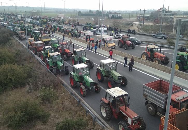 «Διαιρεμένοι» οι αγρότες για τις μελλοντικές κινητοποιήσεις-Προβληματισμός για τα μπλόκα