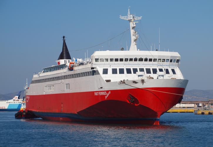Μηχανική βλάβη στο Fast Ferries Andros -Επιστρέφει στη Ραφήνα