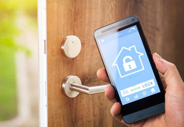 Smart Home Technology: Έλεγξε το σπίτι σου από το κινητό σου!