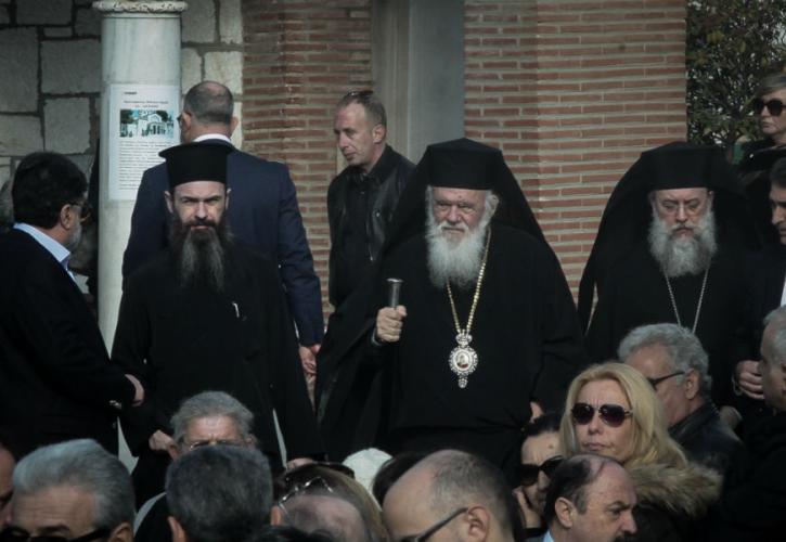 Πλήθος κόσμου στην κηδεία του Θέμου Ανασταδιάδη