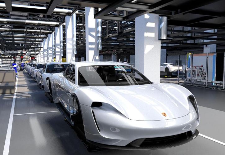 Porsche: Πετάει το «γάντι» στην Tesla με τη νέα Taycan!