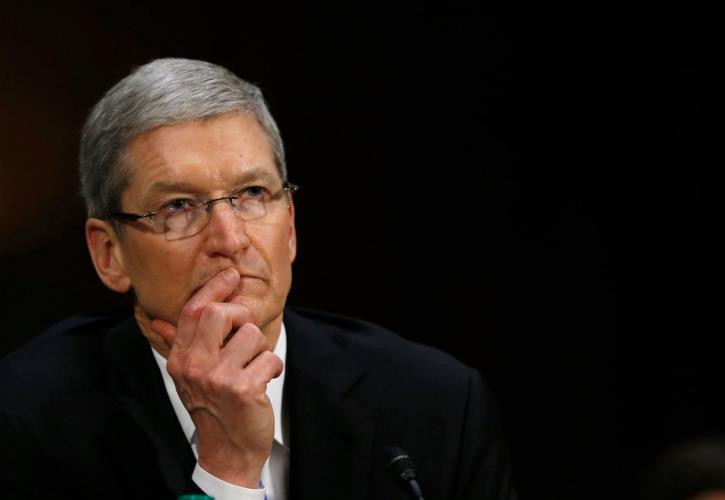 Σε ελεύθερη πτώση η μετοχή της Apple