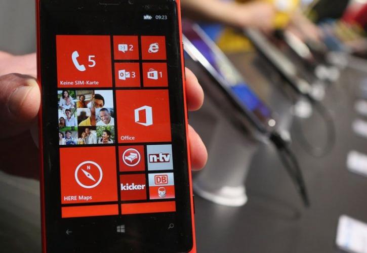 H Microsoft «σκοτώνει» τα Windows phone