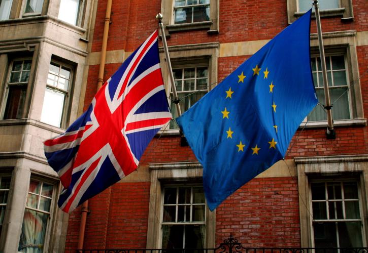 Guardian: Ορατό το ενδεχόμενο αναβολής του Brexit έως το 2021