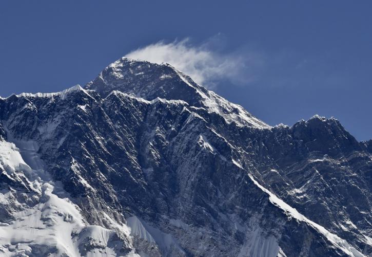 Βουνά μεγαλύτερα από το Έβερεστ μπορεί να υπάρχουν σε βάθος 660 χλμ. κάτω από τη γη (vid)
