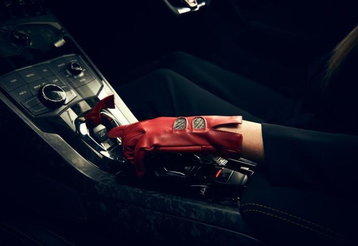 Αυτά είναι τα γάντια Lamborghini με την υπογραφή της Gizelle Renee